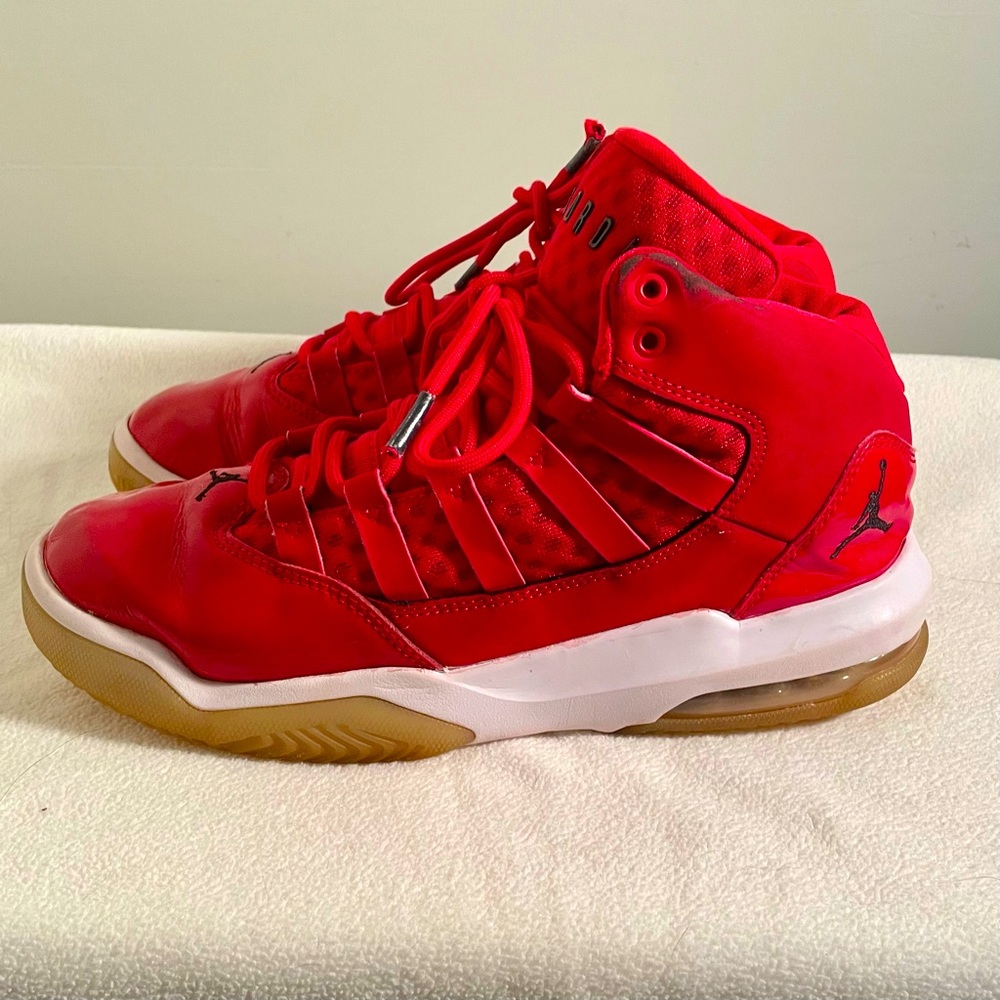NIKE Jordan Max Aura Gym Red Basketball Sneakers